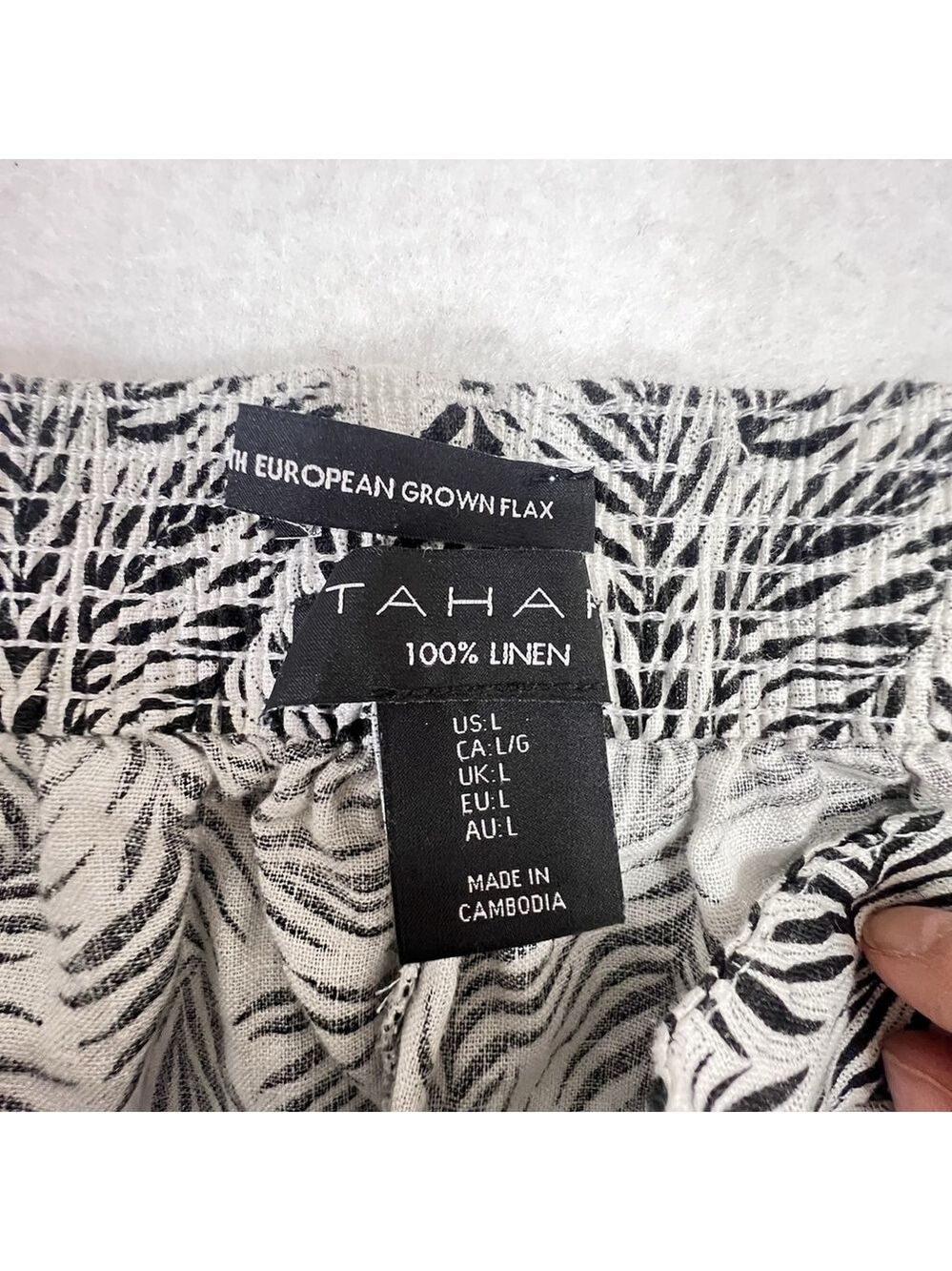 Tahari Wide Leg Crop Pants Black White 100% Linen Large Leaf Pull On Tropical - Picture 6 of 10